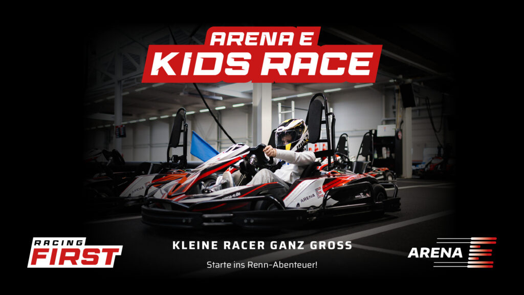 Arena E Kids Cup - 2 Kartfahrer in ihren Karts fahren hintereinander über die Indoorstrecke der Arena E