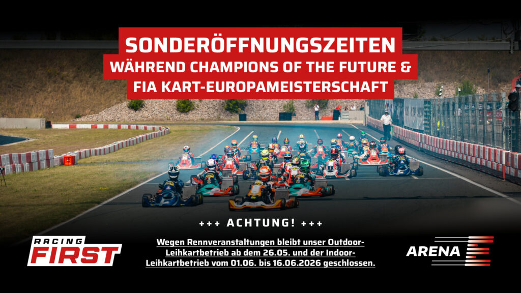 Werbebanner von Racing First Arena zu Sonderöffnungszeiten während der Rennveranstaltungen „Champions of the Future“ und „FIA Kart-Europameisterschaft“. Im Hintergrund ist eine Startaufstellung von zahlreichen Rennkarts auf einer Outdoor-Strecke zu sehen. Im Textbereich unten steht: „+++ ACHTUNG! +++ Wegen Rennveranstaltungen bleibt unser Outdoor-Leihkartbetrieb ab dem 26.05. und der Indoor-Leihkartbetrieb vom 01.06. bis 16.06.2026 geschlossen.“