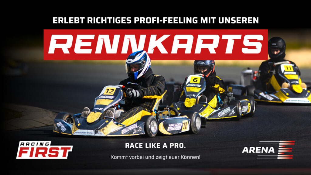 Drei Fahrer in gelb-schwarzen 23-PS-Rennkarts auf der Rennstrecke der Arena E. Werbegrafik mit der Aufschrift „Erlebt richtiges Profi-Feeling mit unseren Rennkarts – Race like a Pro“.